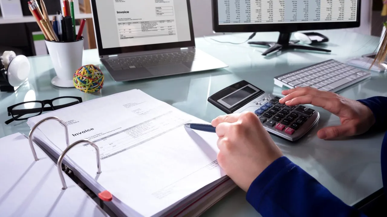 Florin Cîțu anunță introducerea facturării electronice a firmelor în relația cu statul. De când va putea fi utilizat sistemul