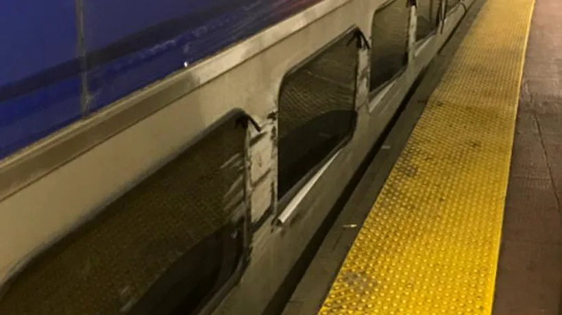 Un tren de călători a deraiat într-o gară din orașul american New York. Sute de călători, evacuați. Mai multe persoane au fost rănite