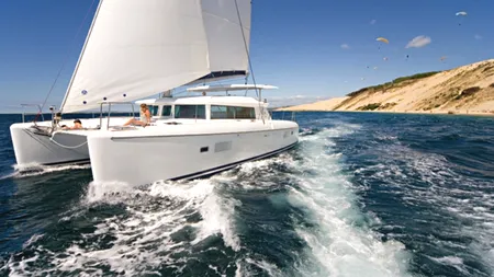 Cât plătești pentru a închiria timp de o săptămână un iaht de lux