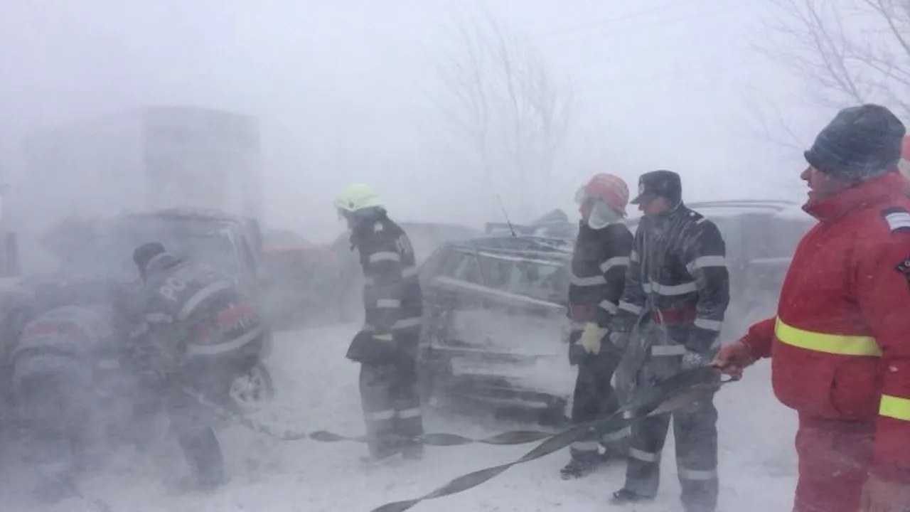 Infotrafic: Autostrăzile și 22 de drumuri naționale sunt închise