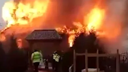 GÂNDUL LIVE. Incendiu devastator la o biserică din județul Neamț. De unde ar fi pornit focul