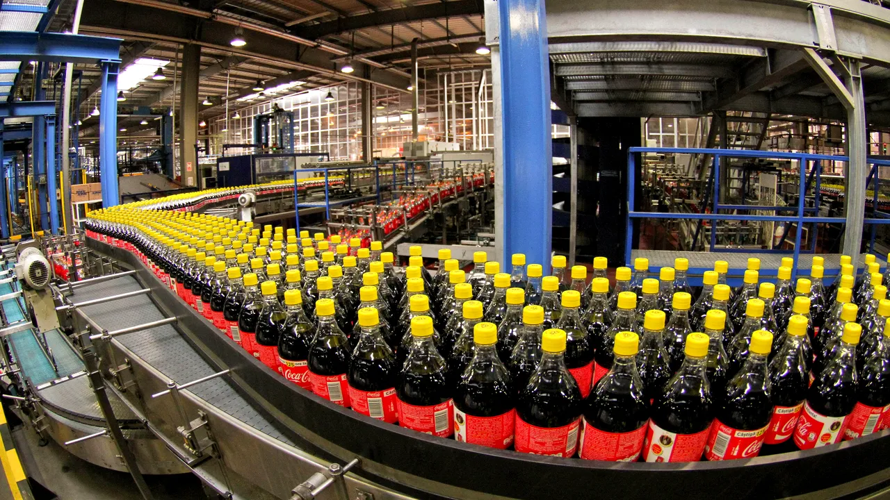 Mihai Tudose anunță că americanii de la Coca-Cola nu reduc salariile angajaților din România și îi atacă din nou pe 