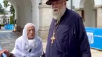 O femeie care susține că e verișoara lui Ion Iliescu, PREZENTĂ la funeralii