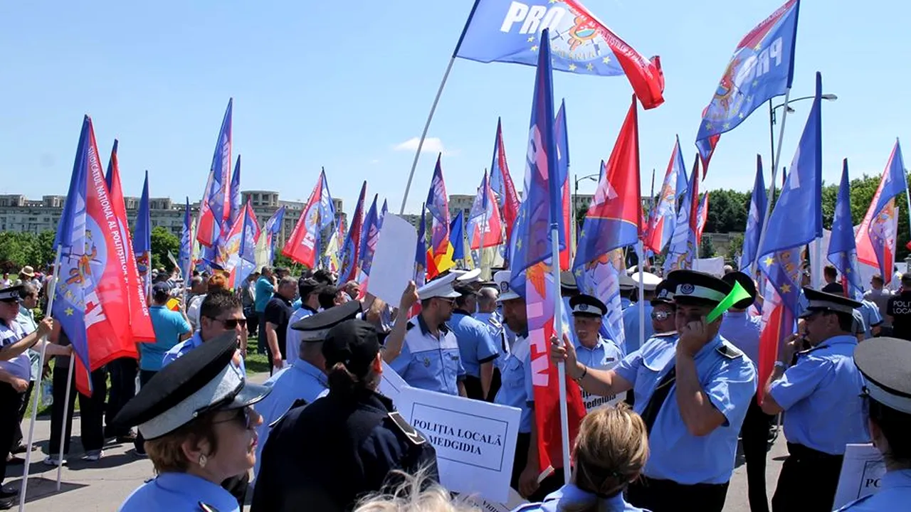 PROTEST. Polițiștii locali intră în grevă japoneză. „Luăm în calcul mișcări de stradă masive după ridicarea restricțiilor!”