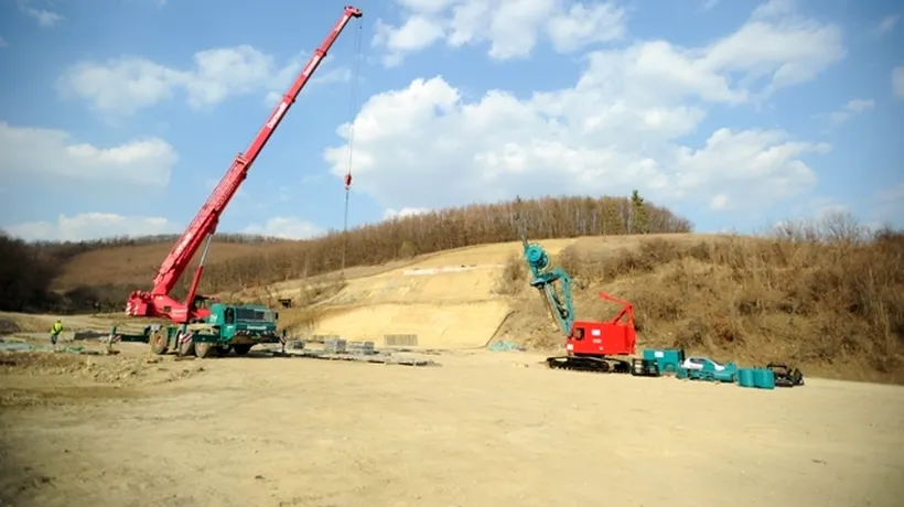 Guvernul eșuează al doilea an consecutiv în a deschide un tronson la Autostrada Transilvania. Pentru 52 de kilometri s-au cheltuit jumătate din banii alocați pentru proiect