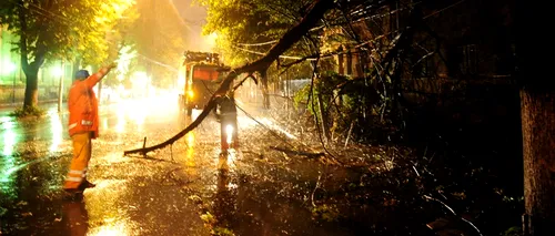 Furtunile fac ravagii în România. Bilanț IGSU: 30 de victime, peste 70 de mașini avariate, case inundate