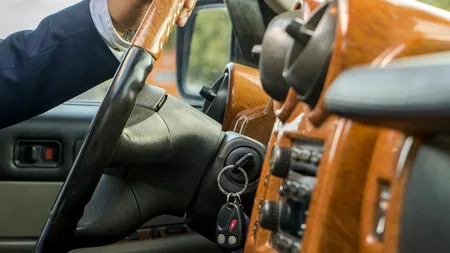 Un bărbat din Marea Britanie a condus fără permis mai bine de șapte decenii