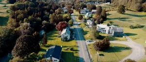 Zona rurală din Pennsylvania găzduieşte un sat-fantomă numit “România”. Casele se vând aici la un preţ incredibil