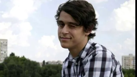 Pavlos, eroul din Colectiv, a făcut primii pași