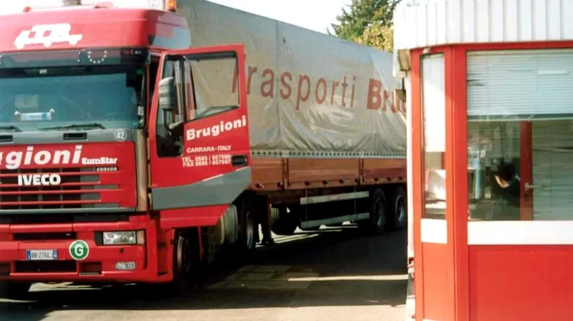 Camioane grecești cu destinația AUSTRIA, blocate la vama din Bulgaria / Circulația îngreunată din cauza controlului mărfurilor și a documentelor