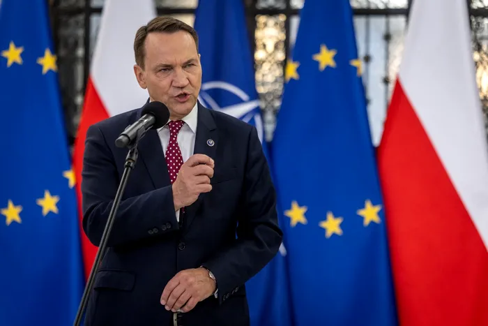 Radosław Sikorski a transmis că Polonia trebuie inclusă în orice discuție privind încheierea războiului din Ucraina
