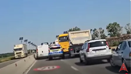 ACCIDENT grav la Mihail Kogălniceanu din Constanța. O mașină de poliție implicată în coliziunea cu alte autoturisme / A intervenit și un echipaj SMURD