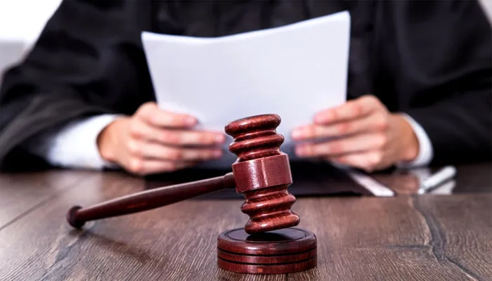 Femeia din Galați care şi-a omorât în bătaie fiica de 9 ani în bătaie, condamnată la închisoare. Mătușa și unchiul copilei, acuzați de complicitate