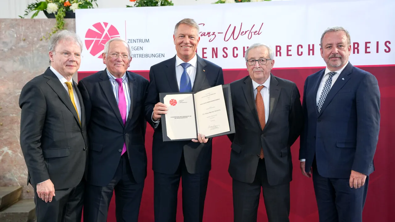 Ultima decorație primită de Klaus Iohannis va fi donată bolnavilor de cancer din România. De unde vin banii