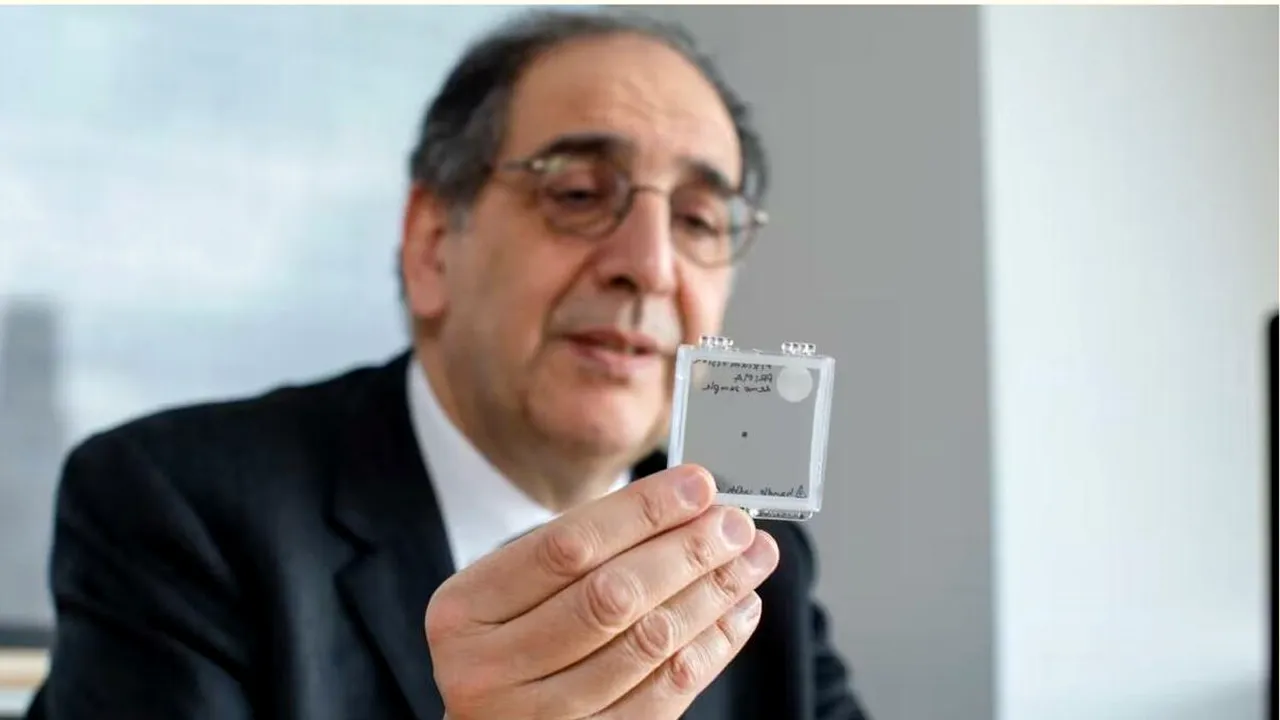 Revoluție în medicină. Oamenii de știință au inventat un implant ocular pentru ca pacienții orbi să poată vedea din nou