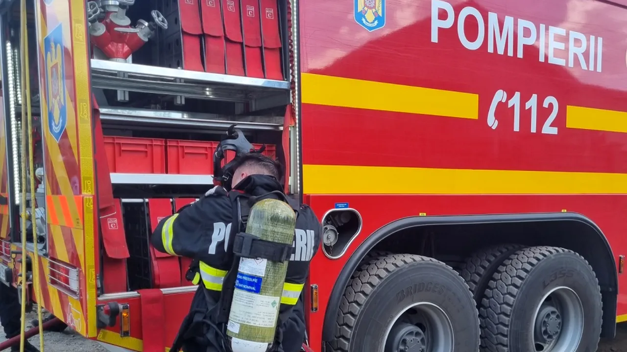 INCENDIU într-o garsonieră din Slatina.12 persoane, evacuate de urgență. Proprietara a observat focul, dar nu a reușit să-l stingă