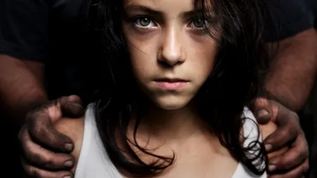 De ce cred românii că bătaia e ruptă din rai. Datele care arată imaginea reală a violenței asupra copiilor