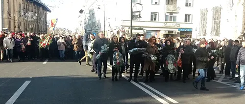 Mii de PSD-iști, în marșul tăcerii în memoria Regelui Mihai, la Craiova. În fruntea coloanei, Olguța Vasilescu și Claudiu Manda
