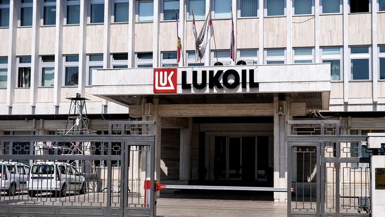 Cum a reușit Lukoil să păgubească statul român cu miliarde de lei. Schema pusă la cale de conducerea firmei