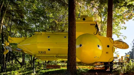 Cât costă să te cazezi o noapte în submarinul galben. Atracția inedită din Noua Zeelandă