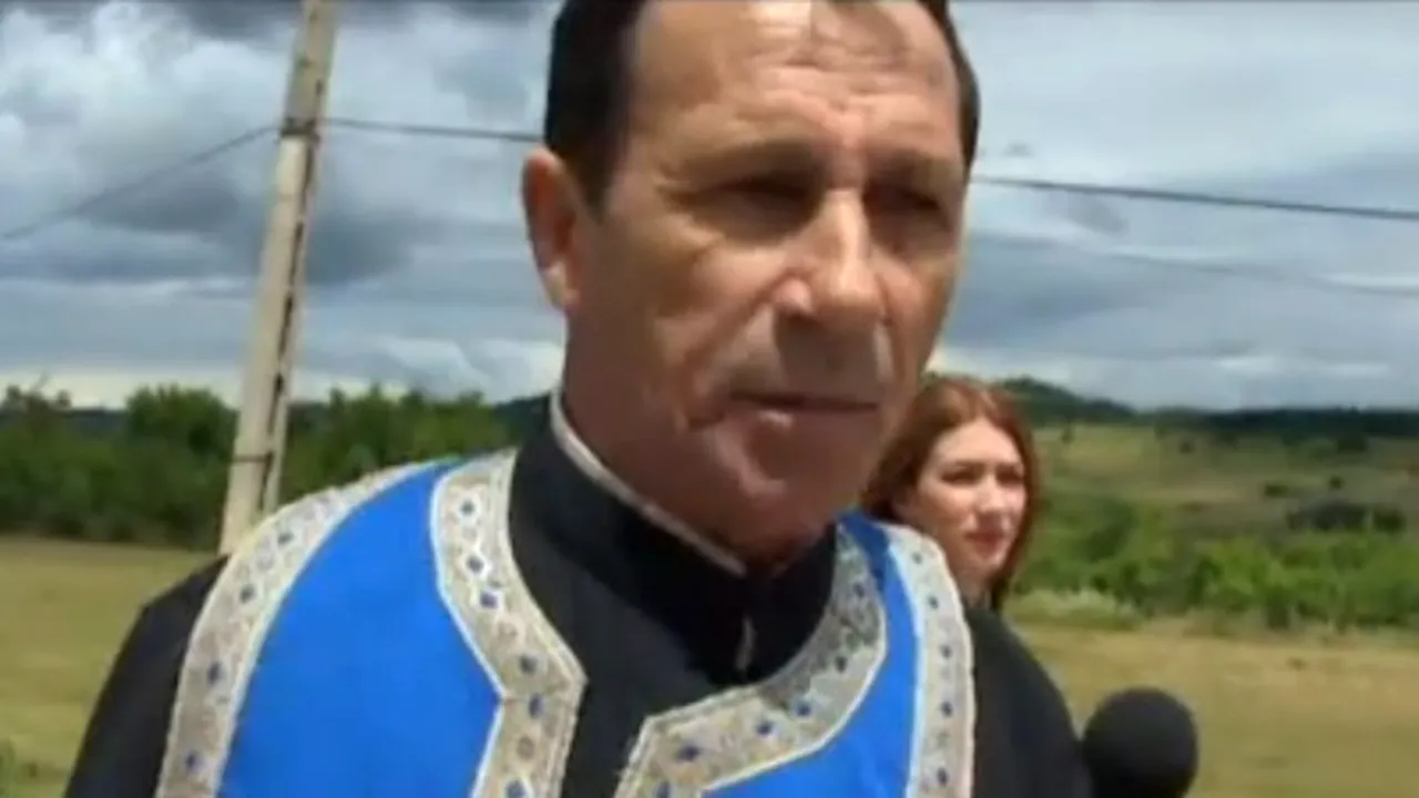 Un preot gorjean, acuzat că cere taxe exagerate: „Nu ai banul, îți dă înapoi pomelnicul