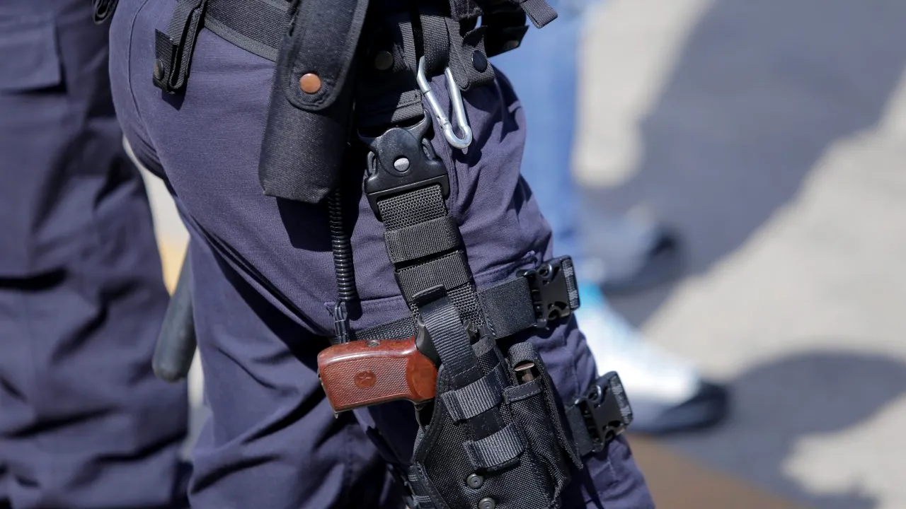 Percheziţii la un executor judecătoresc din Timișoara. Bărbatul este acuzat de trafic de minori şi pornografie infantilă