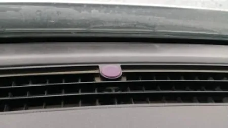 Dispozitivul de pe bord care l-a indus în eroare pe un șofer. Bărbatul a intrat imediat pe Facebook: „Ce e asta?”