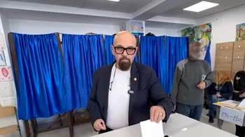 Piedone a votat la Primăria Sectorului 4/ „Păcat că ne-ați lăsat!” i-au spus foștii angajați