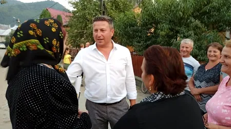Cazul primarului care și-a umilit fiica ținând-o dezbrăcată cu mâinile sus și cu fața la perete: 1 din 2 părinți crede că bătaia e benefică pentru că “unde dă mama creşte” (EXCLUSIV)