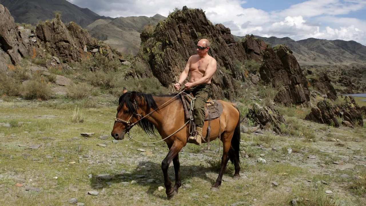 Vladimir Putin, ironizat pentru imaginea de „macho”, de liderii G7: „Trebuie să avem şi noi fotografii călare cu pieptul gol”
