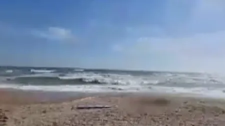 VIDEO | Alertă pe litoral! Trupul neînsuflețit al unei tinere, descoperit pe o plaja din Mamaia