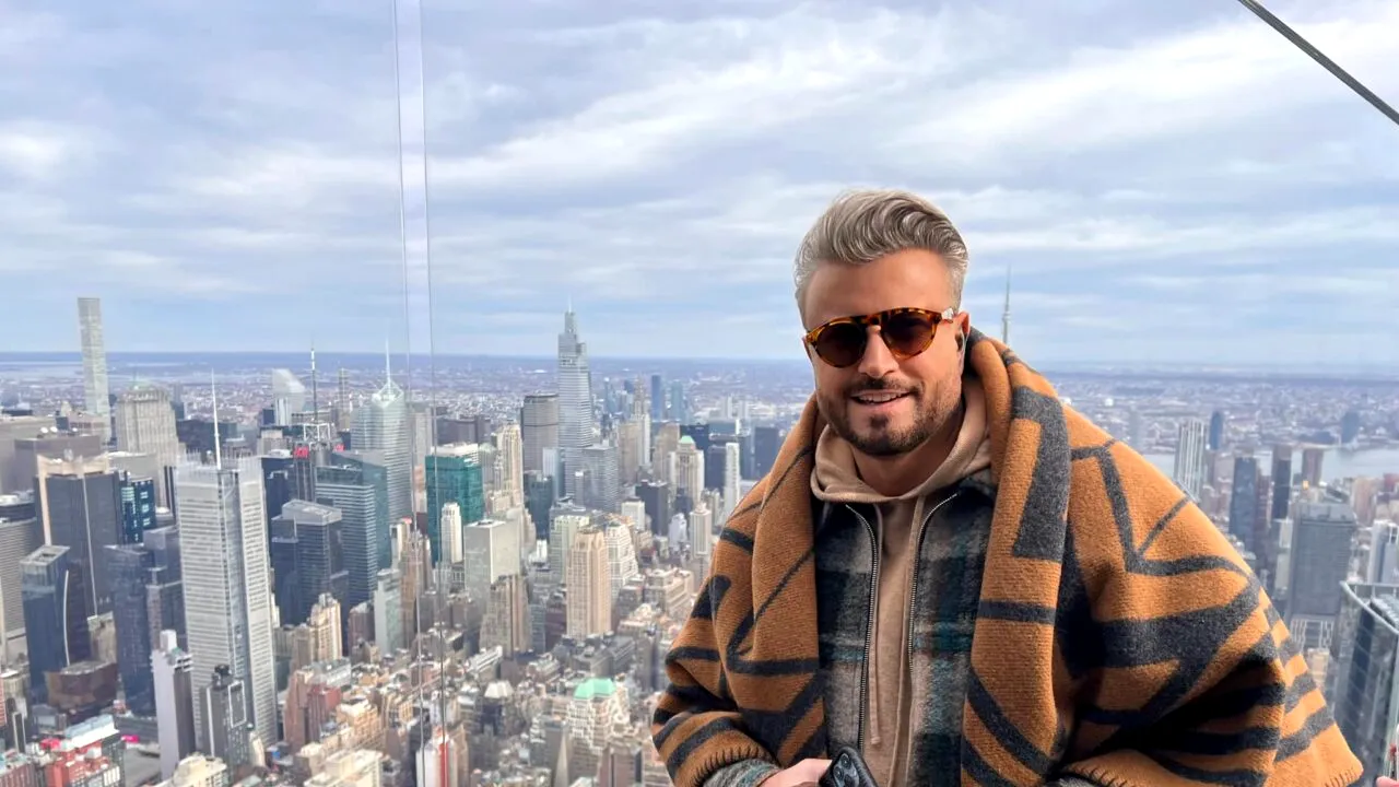 Daily Mail susține că designerul Cătălin Botezatu ar fi fost jefuit la Londra de un ceas de lux în valoare de 2 milioane de lire sterline. Despre ce model ar fi vorba