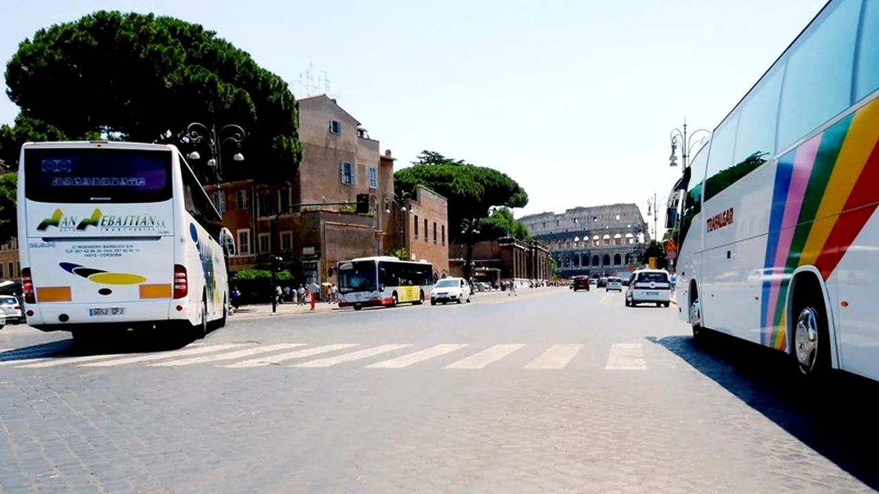 Arterele de circulație din jurul Colosseumului au devenit zone pietonale 