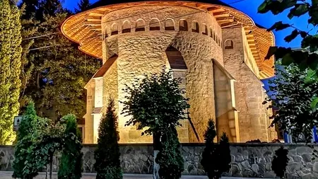 Părintele Iustin, starețul de la Mănăstirea Bogdana din Rădăuți, în stare critică după ce s-a infectat cu COVID-19. A fost adus la Spitalul Militar din București