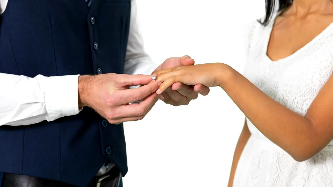 De ce se urează „Casă de piatră”, la NUNȚI. Totul provine dintr-un obicei bizar, pe care puțini îl știu