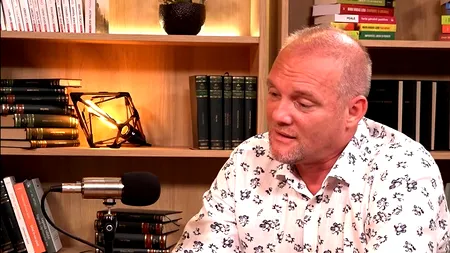 Podcast ALTCEVA | Radu Palaniță, câștigător al concursului „Românii au talent”, a cântat live trei dintre melodiile care au scris istorie în România