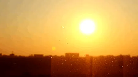 Avertizarea meterologilor. Revin CANICULA și FURTUNILE