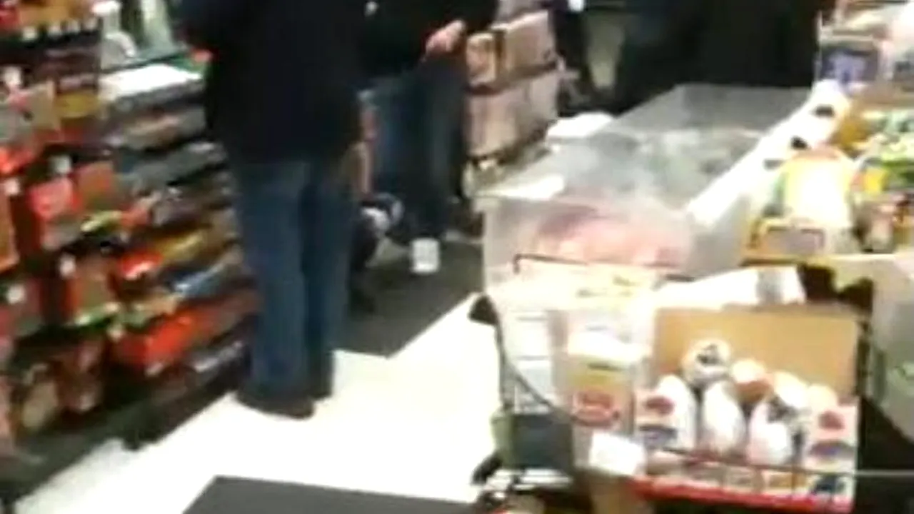 La închisoare după ce și-a făcut nevoile într-un supermarket