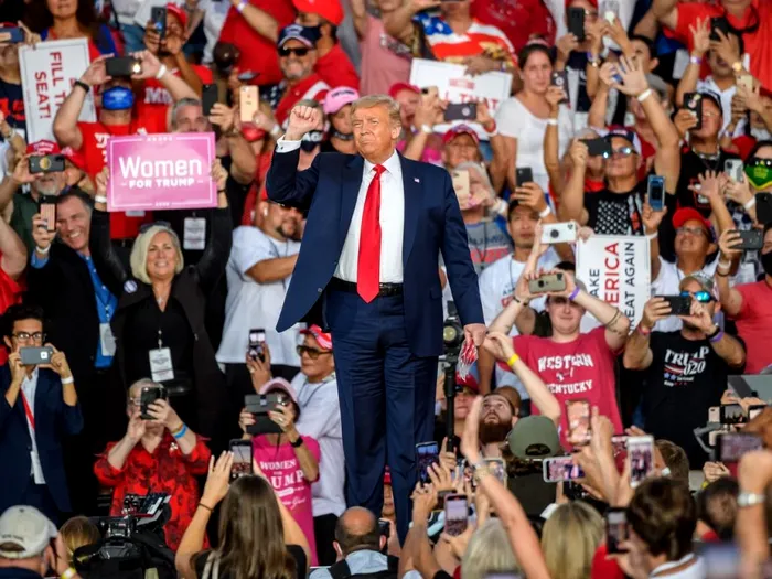 „A fost doar o sperietură”. Trump, la primul miting după infectare. Susținătorii președintelui pare că au uitat de COVID - FOTO