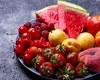 Fructul bogat în vitamine care hidratează organismul pe timpul verii. Poate contribui la reducerea tensiunii arteriale