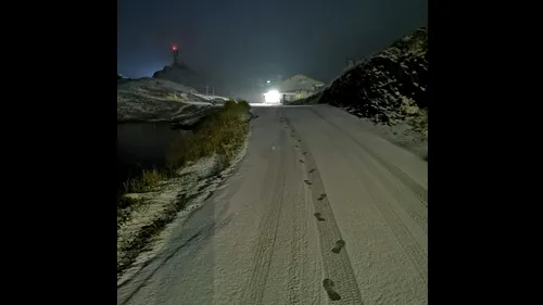 FOTO - VIDEO | Ninge în mai multe zone din România. Un strat de 3 centimetri de zăpadă s-a depus pe Tranfăgărășan