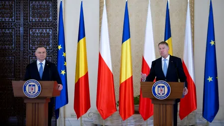 VIDEO | Declarația lui Klaus Iohannis, aflat alături de președintele Poloniei, a fost întreruptă de mesajul Ro-Alert de incendiu. Cum a reacționat șeful statului