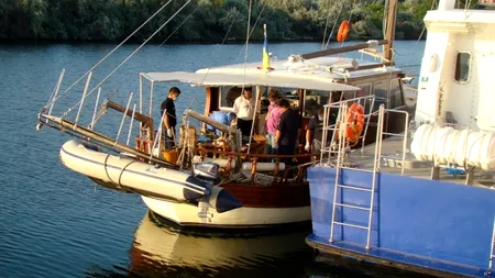 Polițiștii de frontieră au prins un velier și o mașină cu imigranți ilegali din Siria, Irak și Turcia