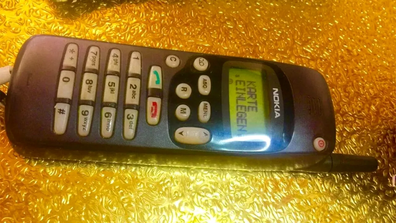 Mai ții minte celebrul telefon 