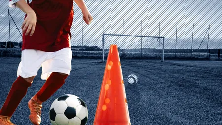 Un copil de 13 ani a MURIT brusc după un antrenament de fotbal. Acesta ar fi consumat băuturi energizante