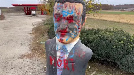FOTO - VIDEO | Bustul lui Gigi Becali din Scornicești a fost vandalizat. Statuia a fost vopsită, iar pe piept e scris mesajul „Mori”