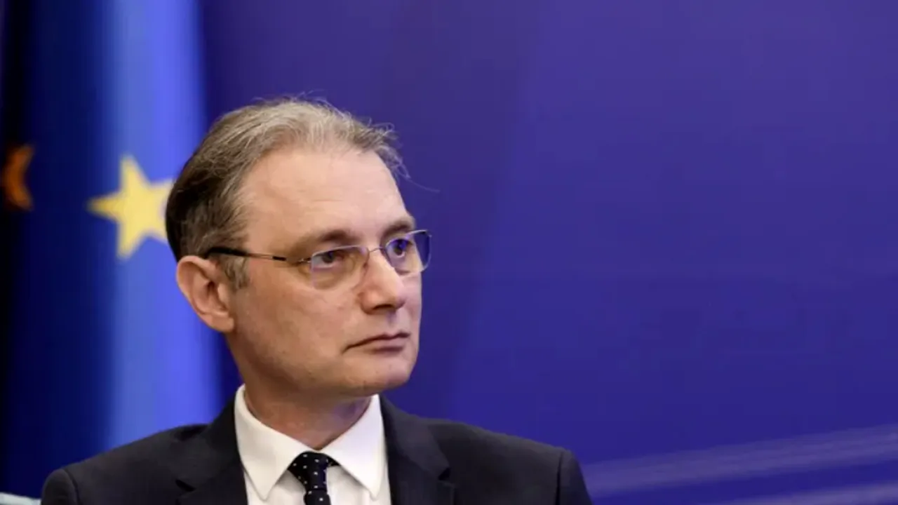Premierul Luca Niculescu își completează echipa cu un nou diplomat. Cine este Oleg Ungureanu, rechemat de la Consulatul României din Lyon