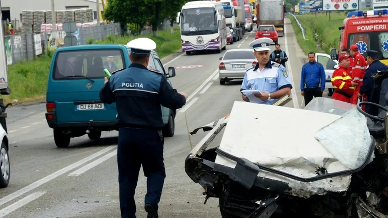 ACCIDENT ÎN ILFOV. Opt persoane au fost duse la spital, după ce un TIR a lovit un autoturism