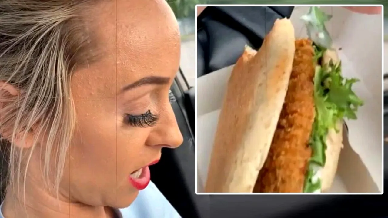 Râzi cu lacrimi! Ce a găsit tânăra din imagine într-un burger McChicken comandat de la McDonald's