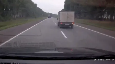 Cum trebuie să schimbi corect banda de circulație. Greșeala pe care mulți șoferi o fac